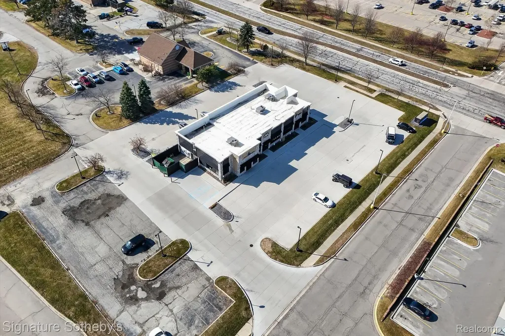 19005 Silver Parkway Fenton Charter Township MI 48430