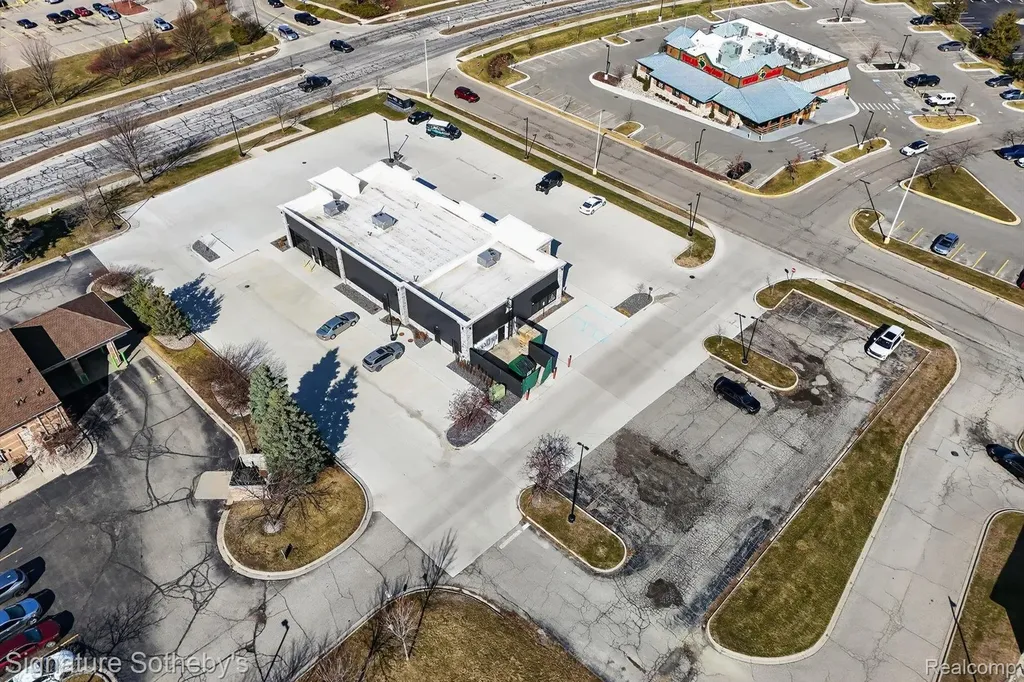 19005 Silver Parkway Fenton Charter Township MI 48430