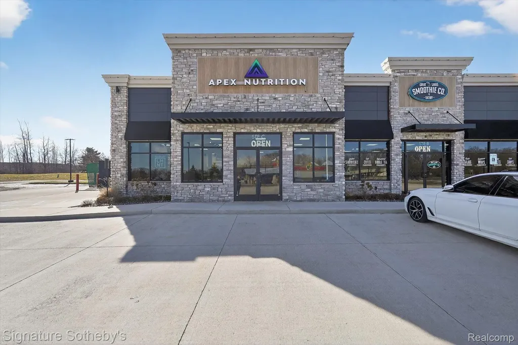 19005 Silver Parkway Fenton Charter Township MI 48430