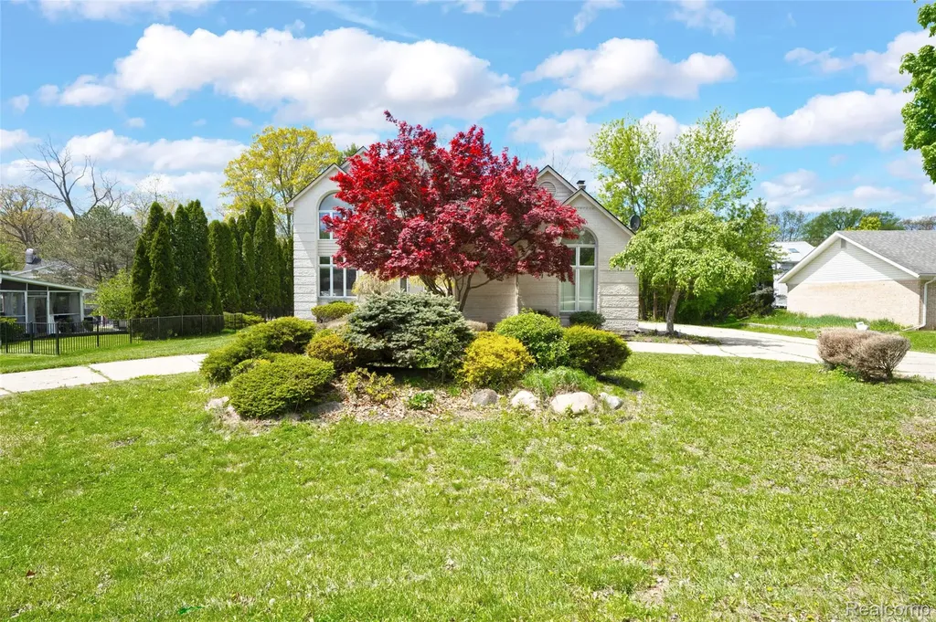 2337 Horseshoe Drive West Bloomfield Charter Township MI 48322