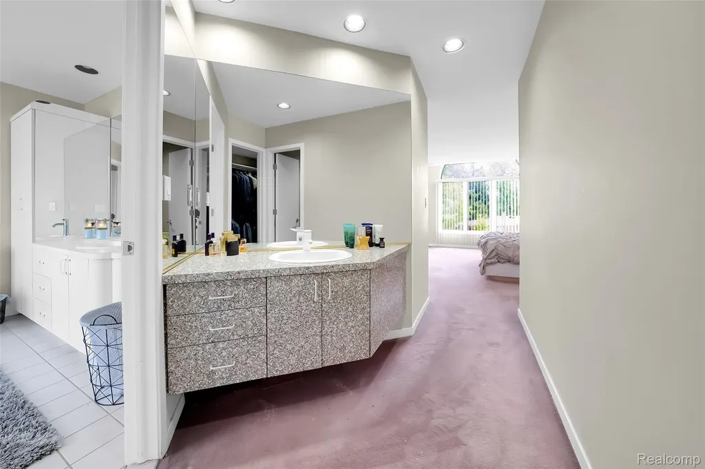 2337 Horseshoe Drive West Bloomfield Charter Township MI 48322