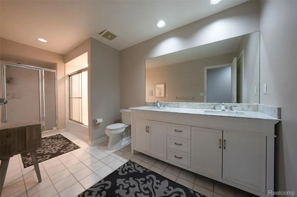 2337 Horseshoe Drive West Bloomfield Charter Township MI 48322