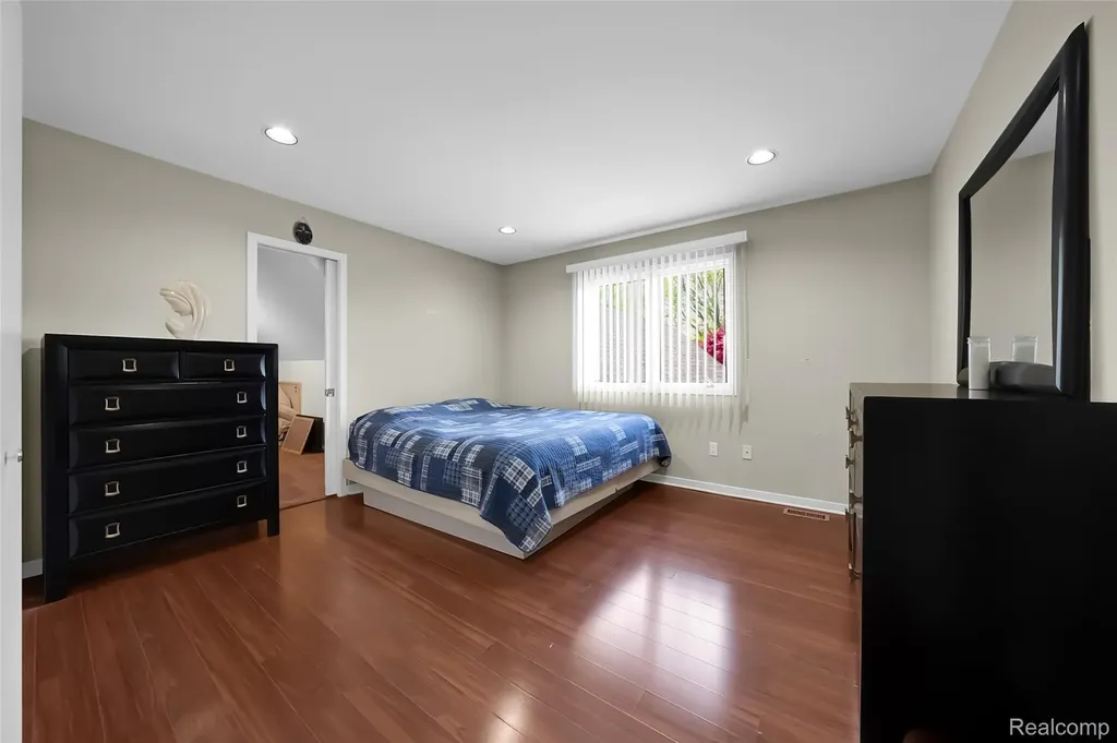 2337 Horseshoe Drive West Bloomfield Charter Township MI 48322