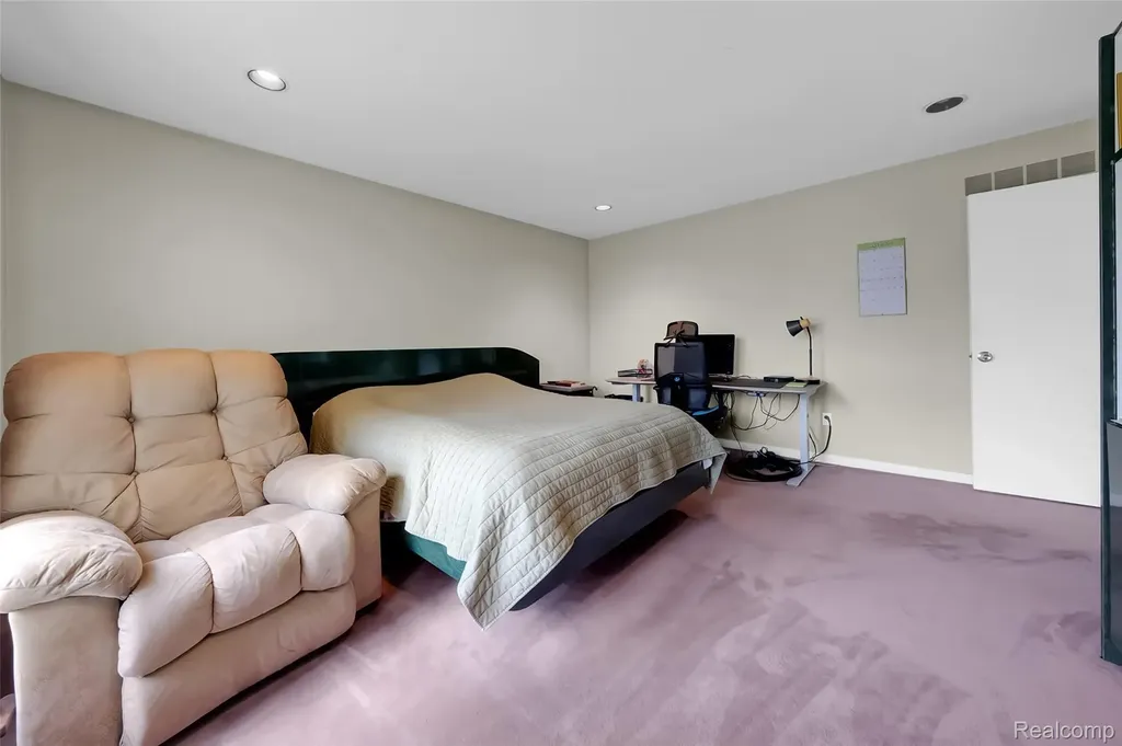 2337 Horseshoe Drive West Bloomfield Charter Township MI 48322