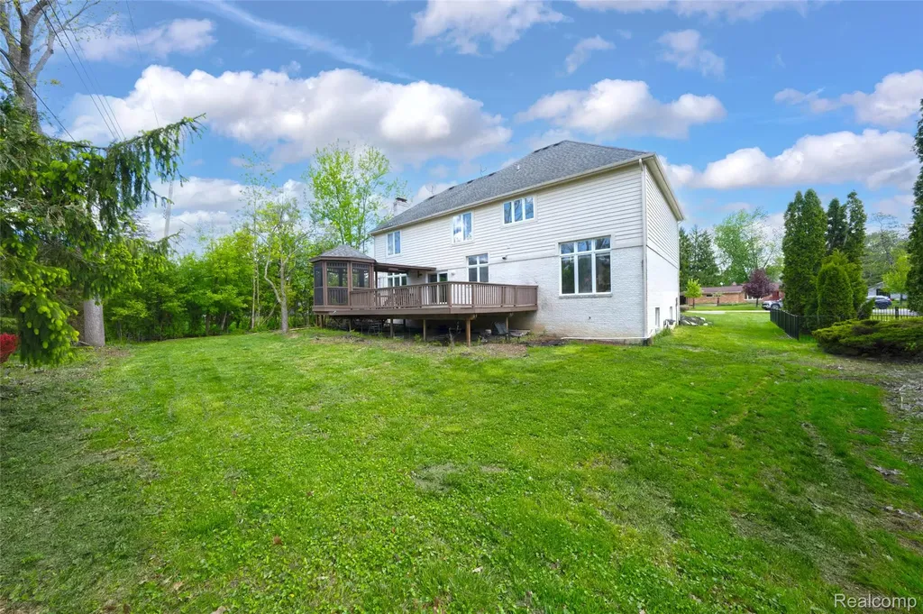 2337 Horseshoe Drive West Bloomfield Charter Township MI 48322
