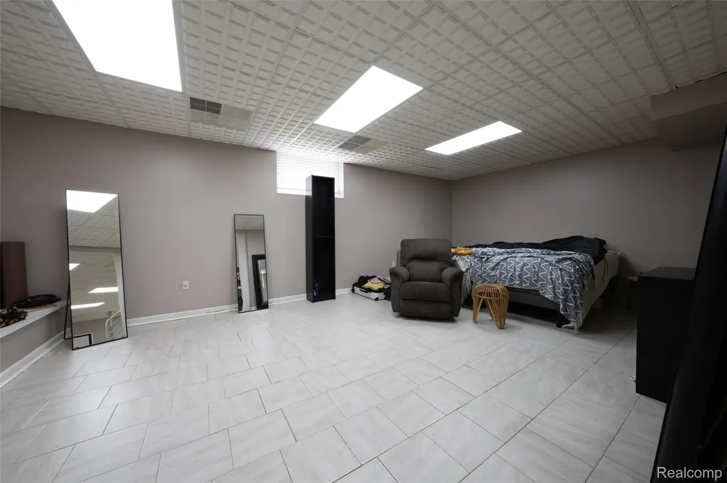 2337 Horseshoe Drive West Bloomfield Charter Township MI 48322