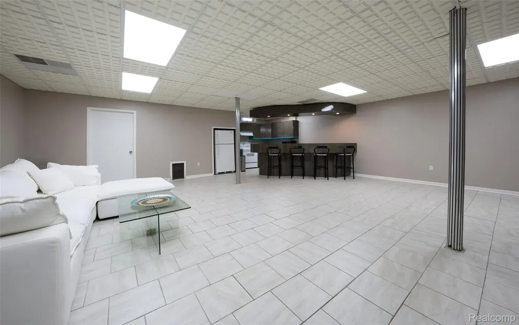 2337 Horseshoe Drive West Bloomfield Charter Township MI 48322