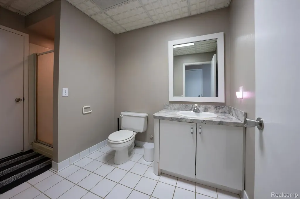 2337 Horseshoe Drive West Bloomfield Charter Township MI 48322