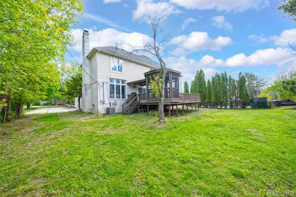 2337 Horseshoe Drive West Bloomfield Charter Township MI 48322