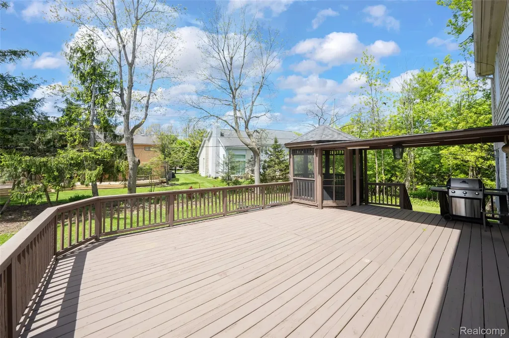 2337 Horseshoe Drive West Bloomfield Charter Township MI 48322