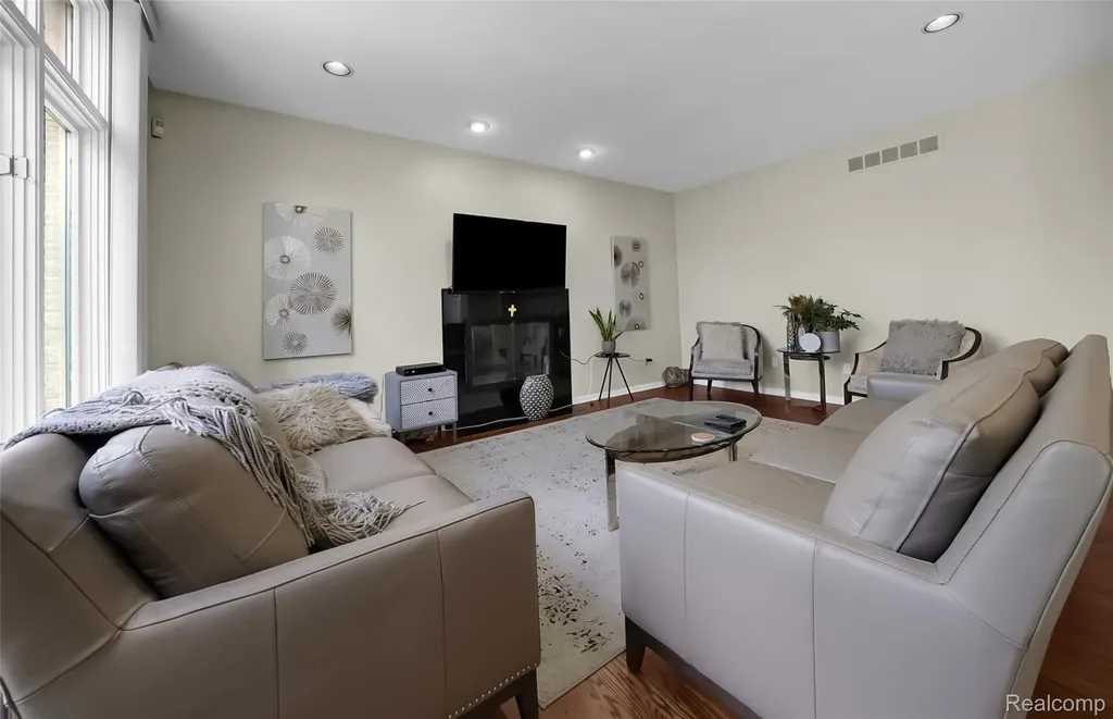 2337 Horseshoe Drive West Bloomfield Charter Township MI 48322