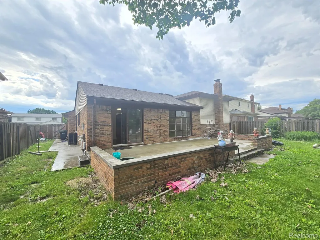 36730 Engleside Drive Sterling Heights City MI 48310