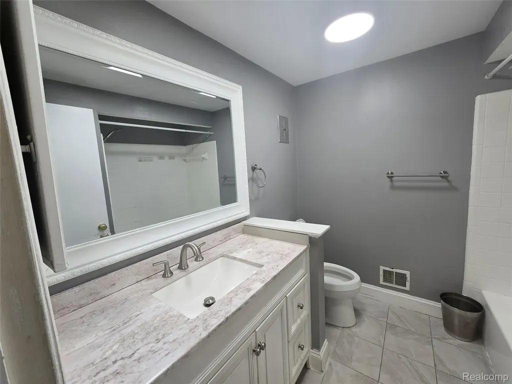 36730 Engleside Drive Sterling Heights City MI 48310