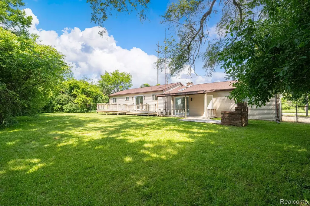 3353 Augusta Street Flint City MI 48532