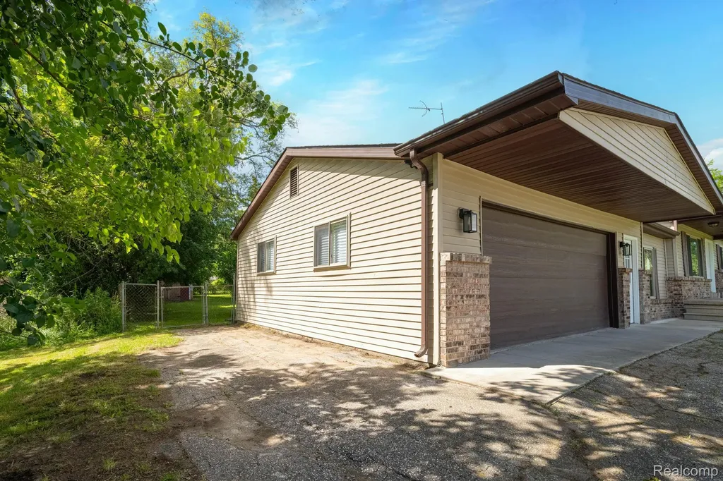 3353 Augusta Street Flint City MI 48532