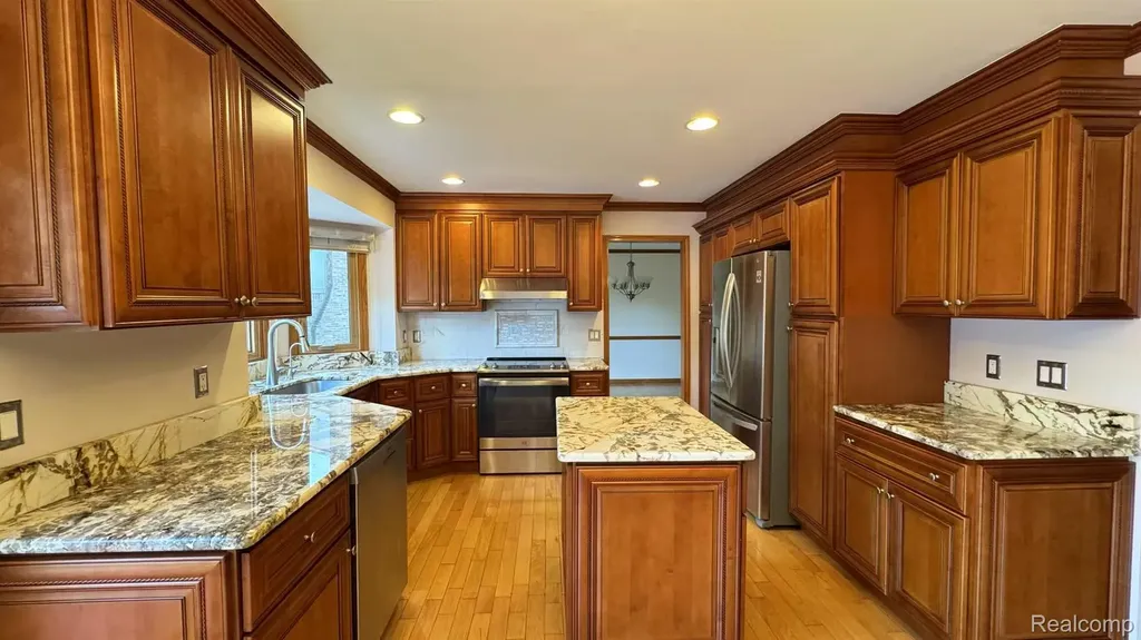 3440 Salem Drive Rochester Hills City MI 48306