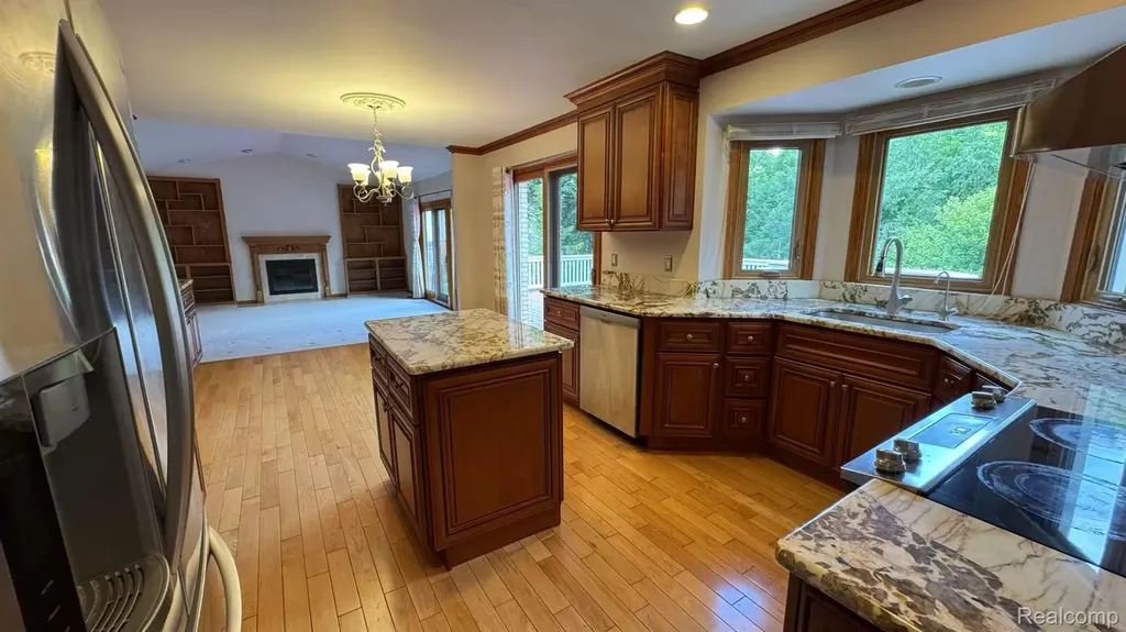 3440 Salem Drive Rochester Hills City MI 48306