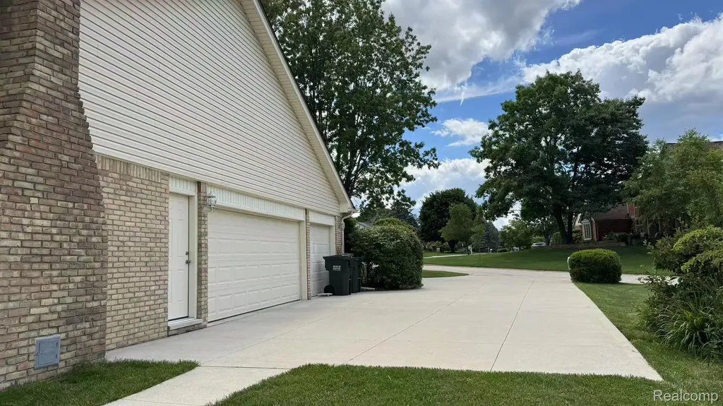 3440 Salem Drive Rochester Hills City MI 48306