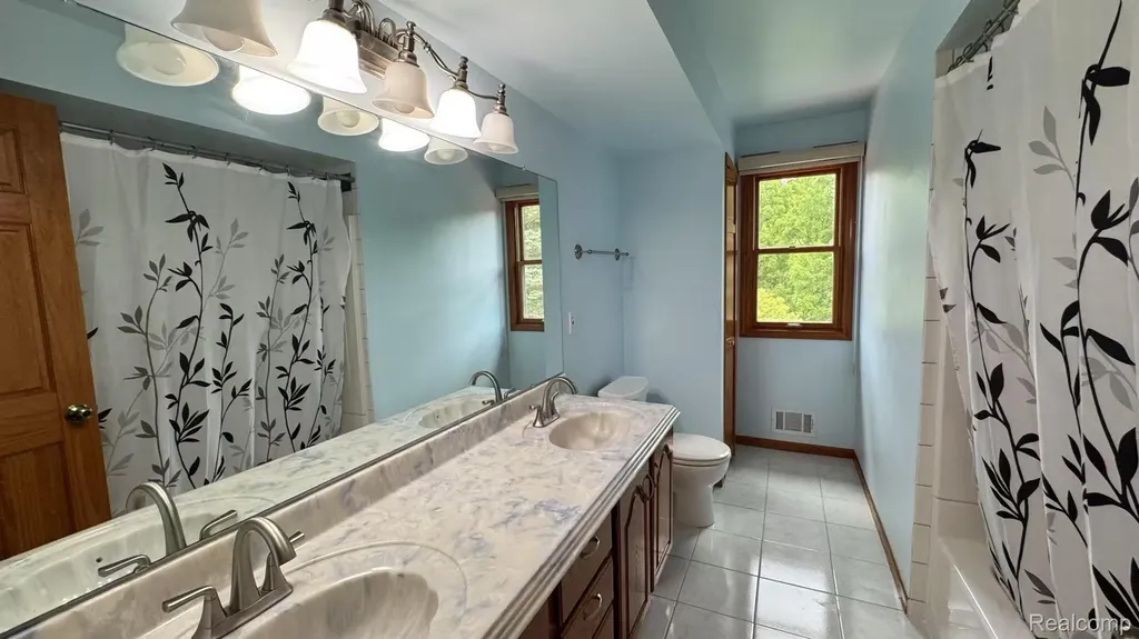 3440 Salem Drive Rochester Hills City MI 48306