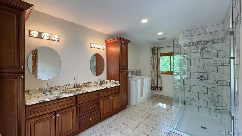 3440 Salem Drive Rochester Hills City MI 48306