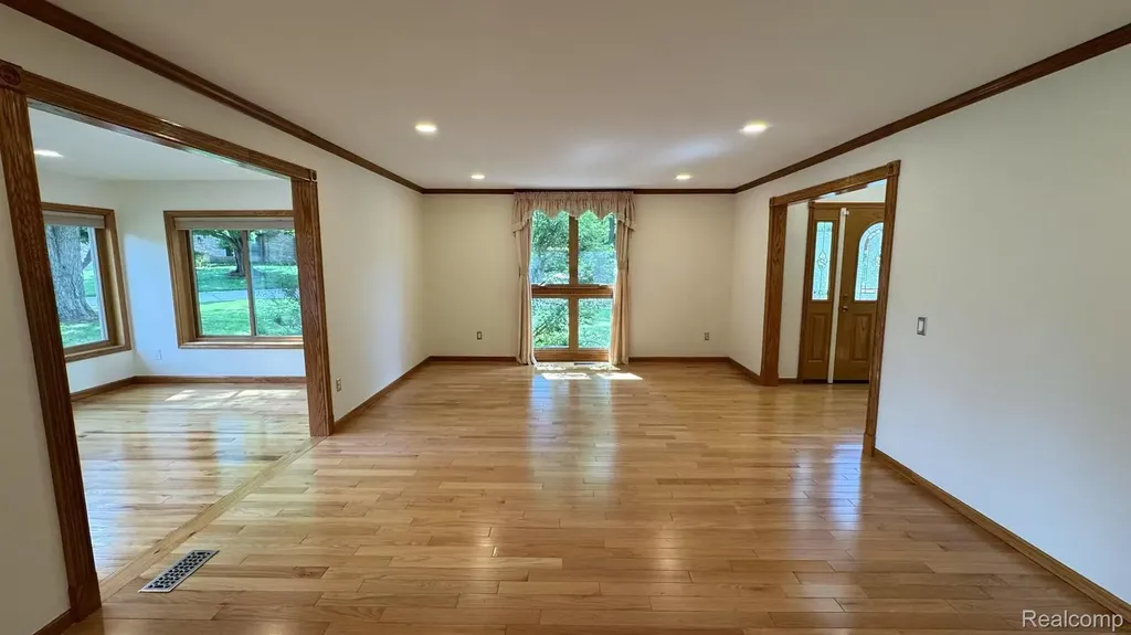 3440 Salem Drive Rochester Hills City MI 48306