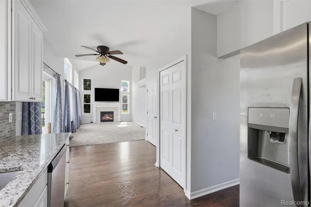 1099 Carriage Hill Drive Fenton City MI 48430