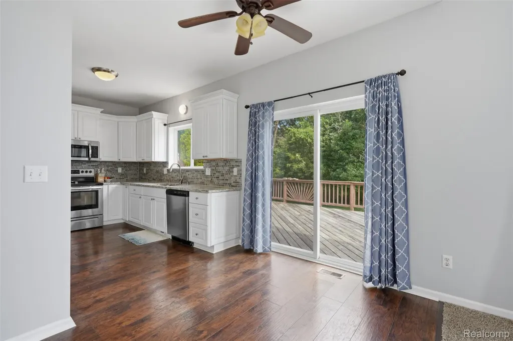 1099 Carriage Hill Drive Fenton City MI 48430