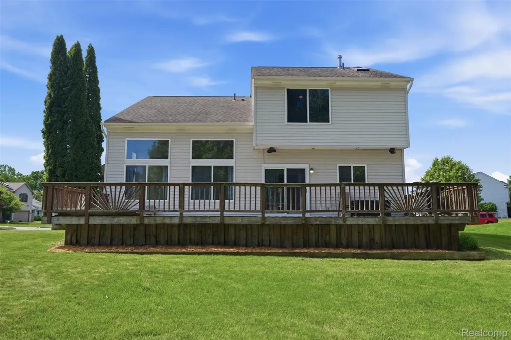 1099 Carriage Hill Drive Fenton City MI 48430