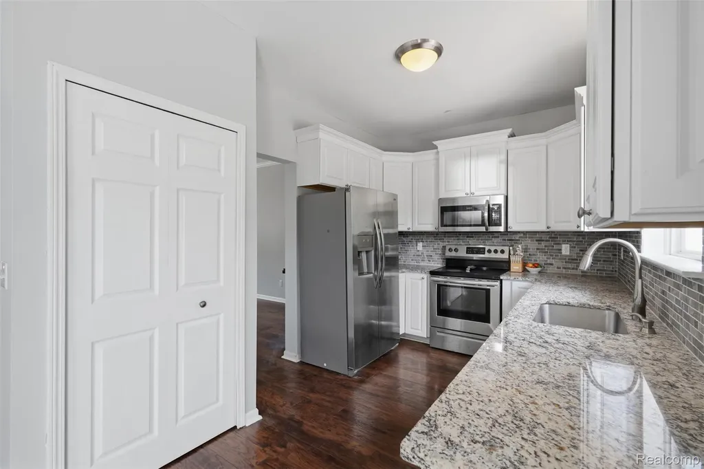 1099 Carriage Hill Drive Fenton City MI 48430