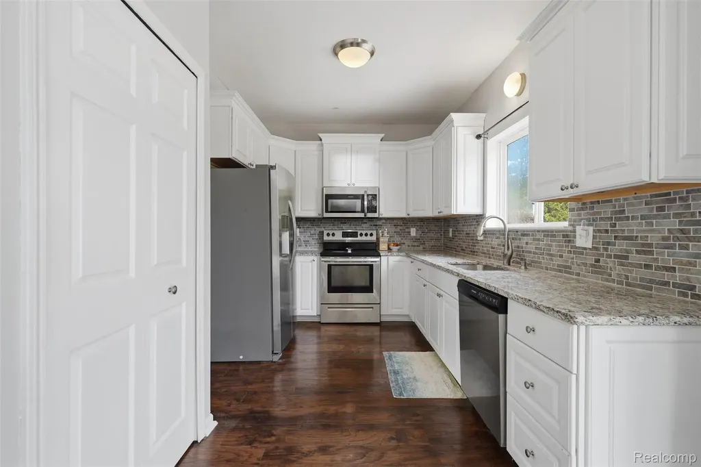 1099 Carriage Hill Drive Fenton City MI 48430