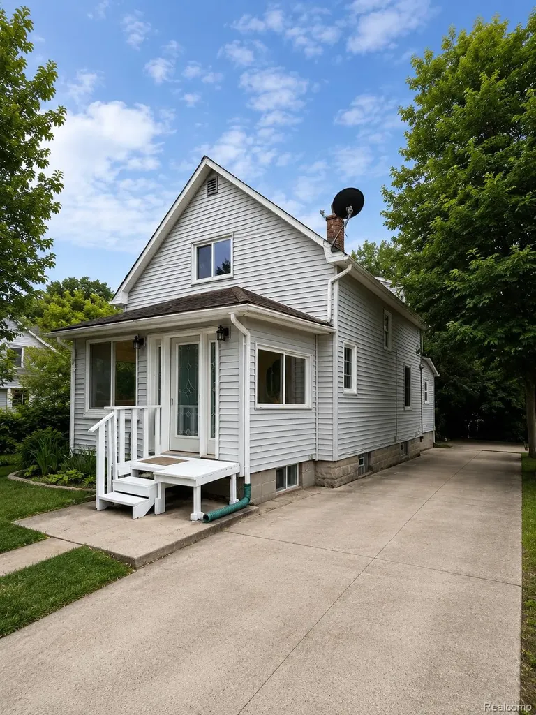 97 N Merrimac Street Pontiac City MI 48340