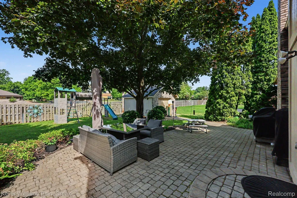 50483 Heatherwood Lane Shelby Charter Township MI 48317