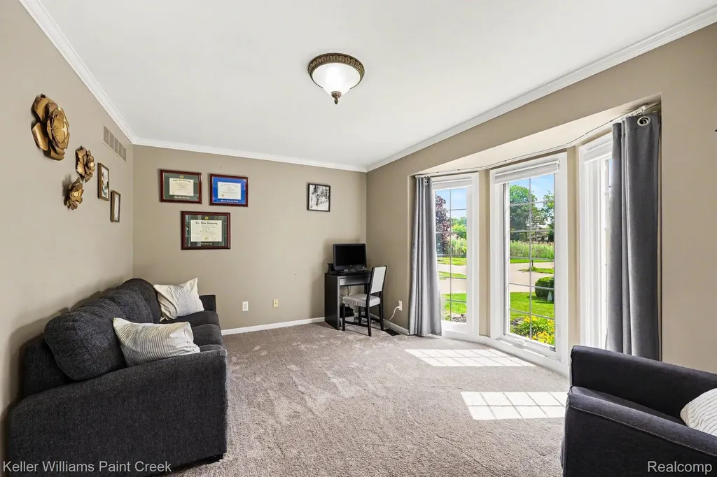 50483 Heatherwood Lane Shelby Charter Township MI 48317