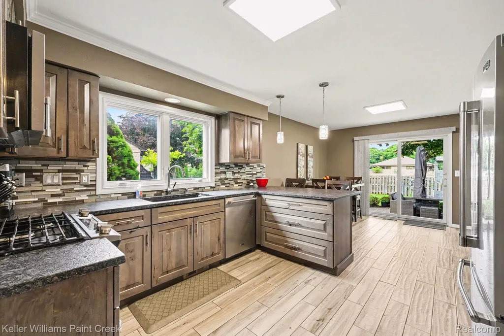 50483 Heatherwood Lane Shelby Charter Township MI 48317