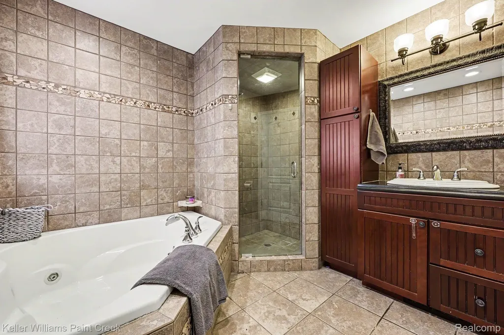 50483 Heatherwood Lane Shelby Charter Township MI 48317