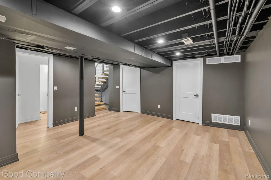3813 Linwood Avenue Royal Oak City MI 48073
