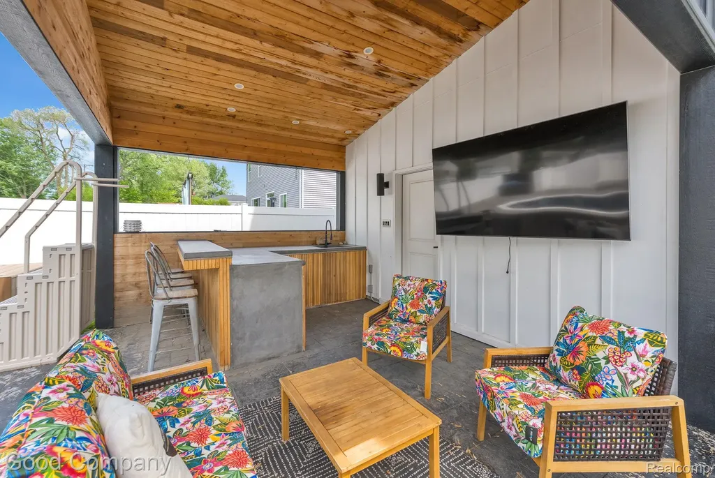 3813 Linwood Avenue Royal Oak City MI 48073