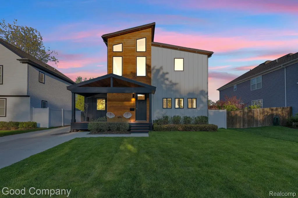 3813 Linwood Avenue Royal Oak City MI 48073