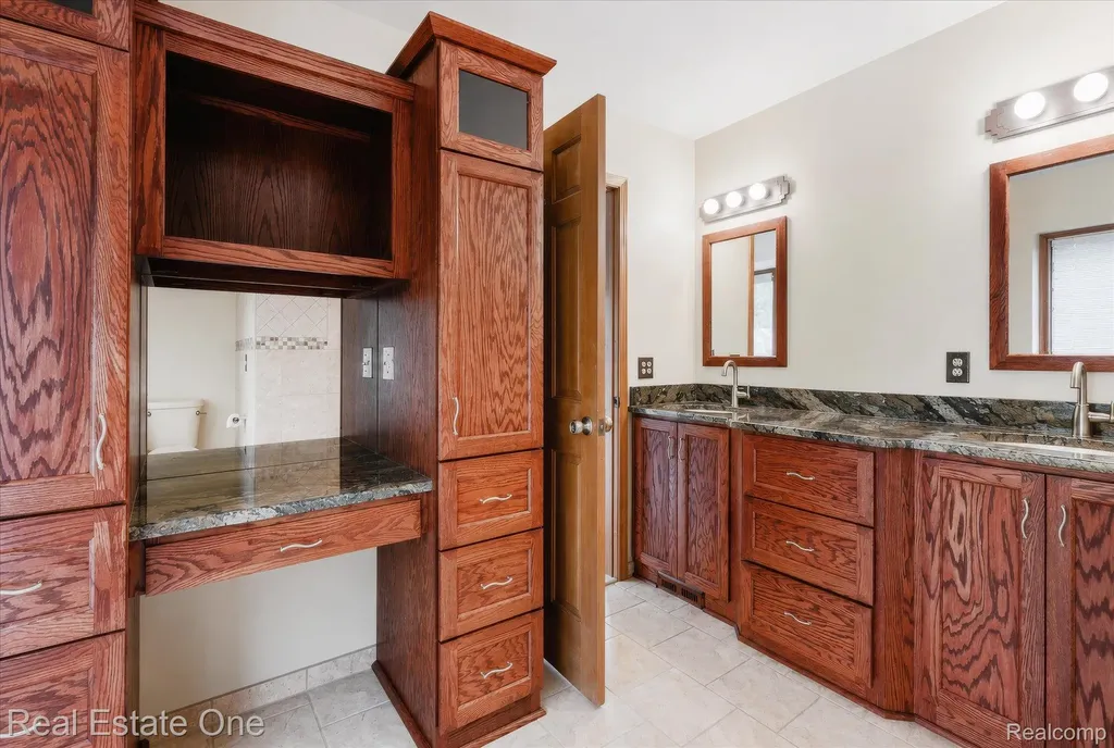 3393 Charlwood Drive Rochester Hills City MI 48306