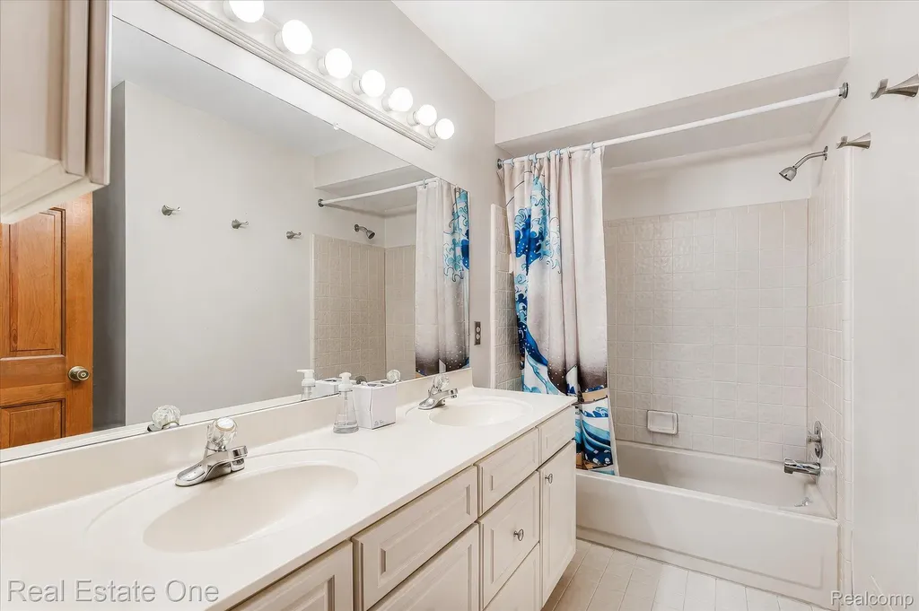 3393 Charlwood Drive Rochester Hills City MI 48306
