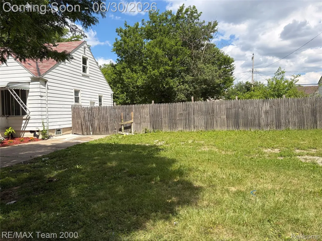 6760 Warwick Street Detroit City MI 48228
