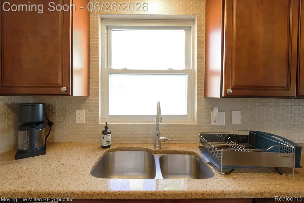 33115 Anita Drive Westland City MI 48185