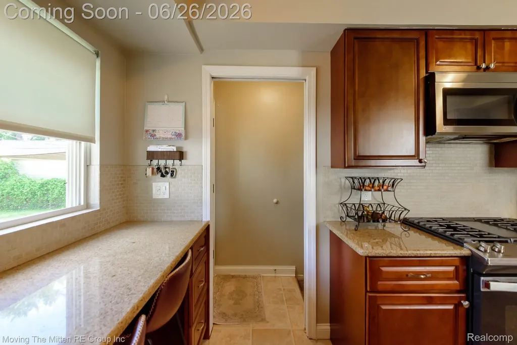 33115 Anita Drive Westland City MI 48185