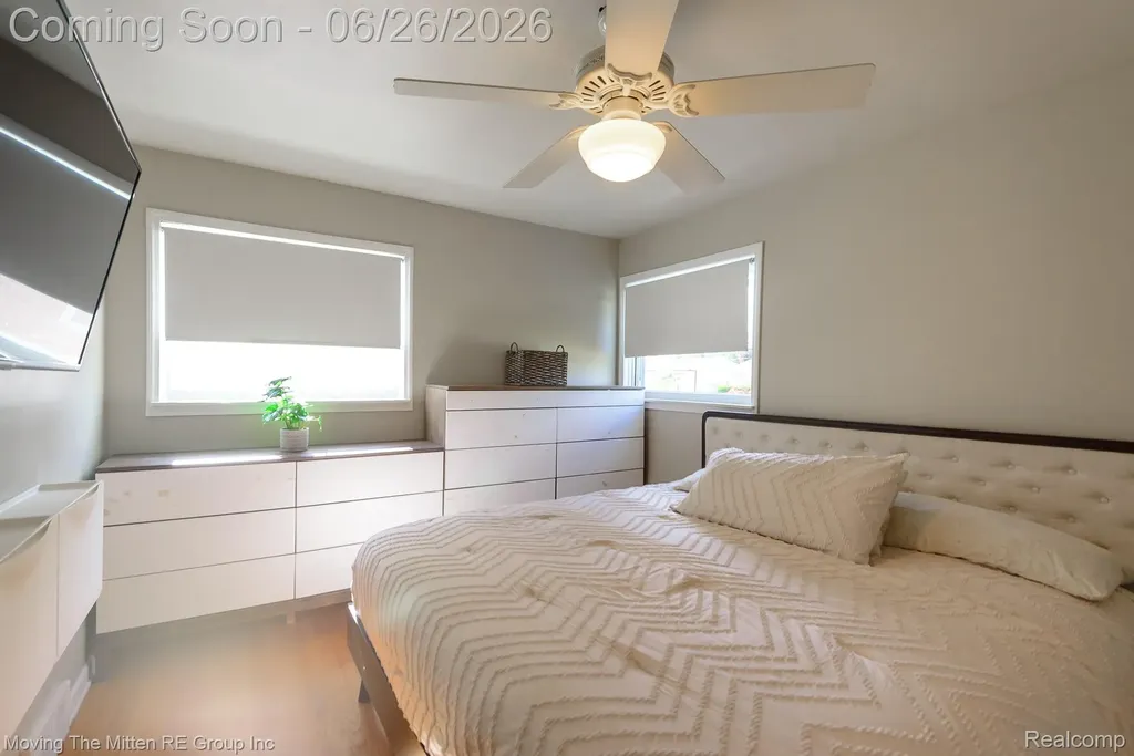 33115 Anita Drive Westland City MI 48185