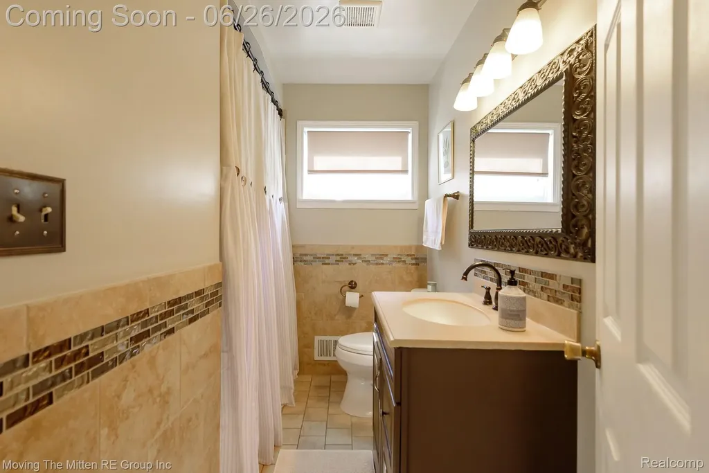 33115 Anita Drive Westland City MI 48185