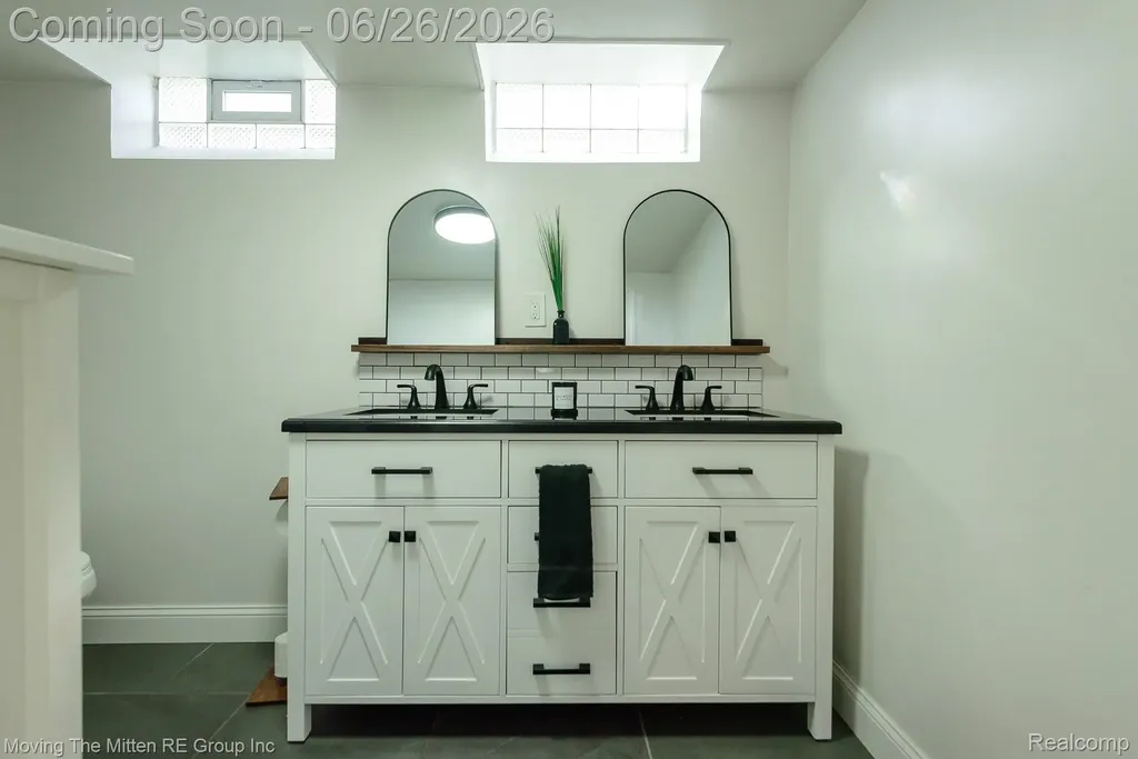 33115 Anita Drive Westland City MI 48185