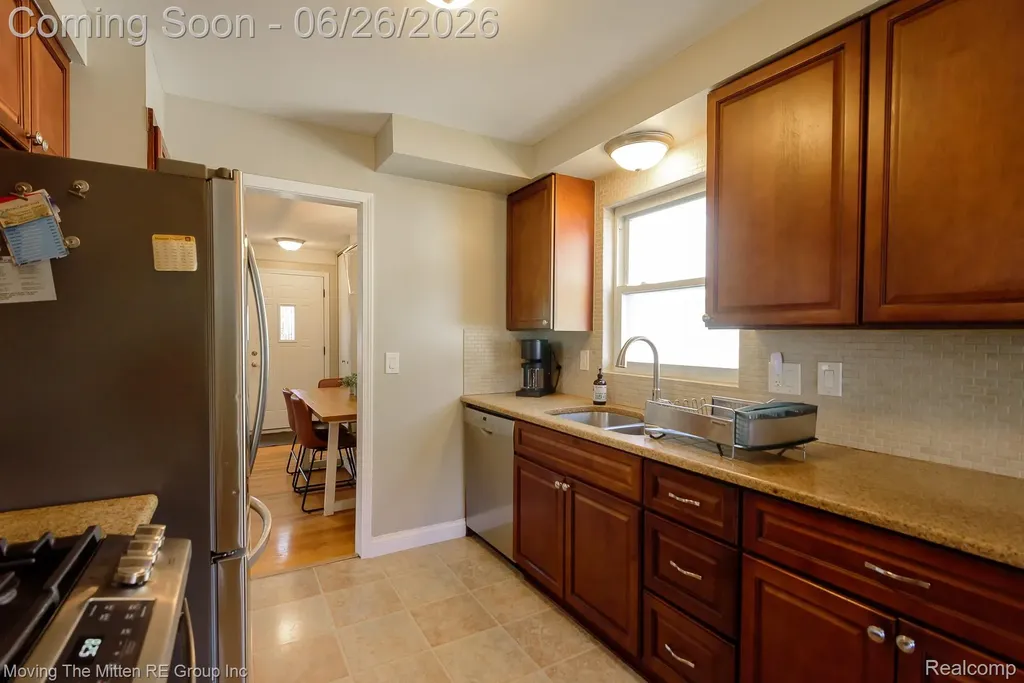 33115 Anita Drive Westland City MI 48185