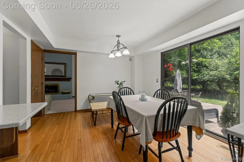 17520 Laurel Drive Livonia City MI 48152