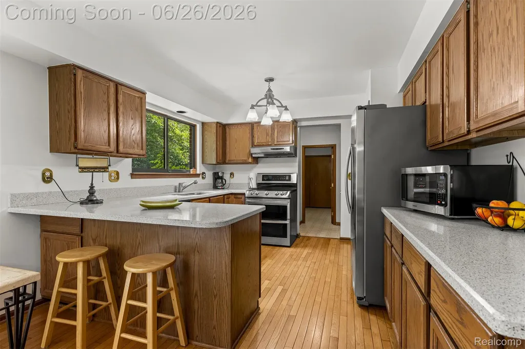 17520 Laurel Drive Livonia City MI 48152