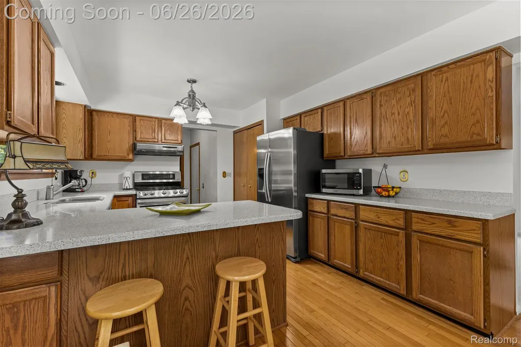 17520 Laurel Drive Livonia City MI 48152